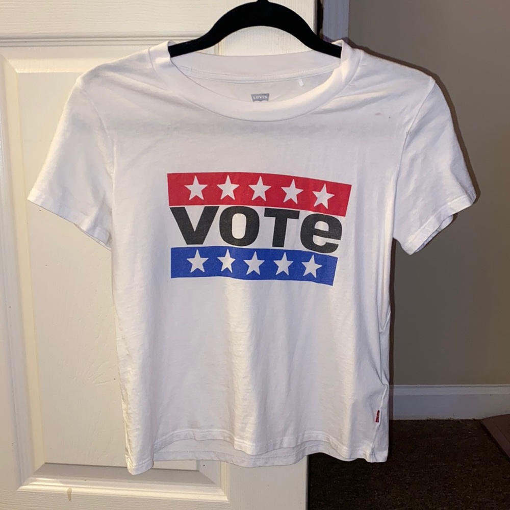 levis t-shirt